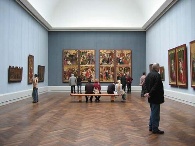 ベルリンにはたくさんの美術館や博物館があります。街歩きの途中ふと美術館に入ってみませんか。歴史を感じる日が私達の旅の疲れをきっと癒してくれます。