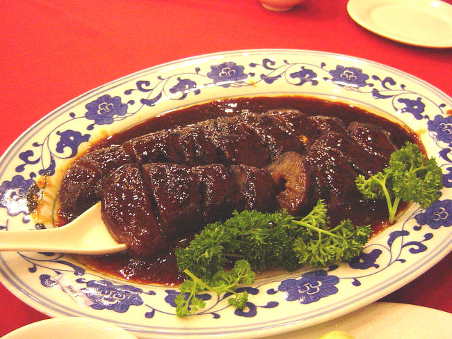 2004年のGW12日間の旅は、チベット（拉薩）・成都・黄龍・九寨溝と周り、ラストは上海。<br />上海蟹に小籠包、未だに何だったかわからないこの黒い物体（なまこと判明しました！）……。<br />とにかく上海で食べたものをまとめてみました。