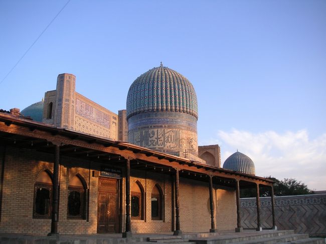 Tashkent, Samarkand, Shaxrisabz(sp?)<br />中央アジア随一の観光国、ウズベキスタン。今や週2−3便東京から直行便もある。南部ウルズガン州などはタジク人の独立志向が強く、中央政府がぴりぴりしている。アフガンに続く道も一般には開放されていない。シルクロードの代表都市ともいえるサマルカンド。チムール帝国初代チムールの故郷シャフリサブス、