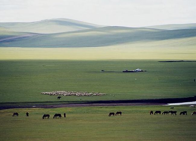１９９９年の８月に北京経由でハイラル草原へ行った。見渡す限りの大草原を見た。初めて見た夢のような光景だった。<br /><br />