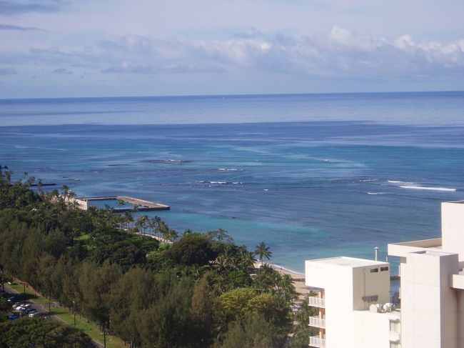 ハワイらしい”青”がやっと見られた４日目。カハラマンダリン<br />のＨＯＫＵでサンデーブランチ。明日帰国なので必死に楽しみ<br />ました。
