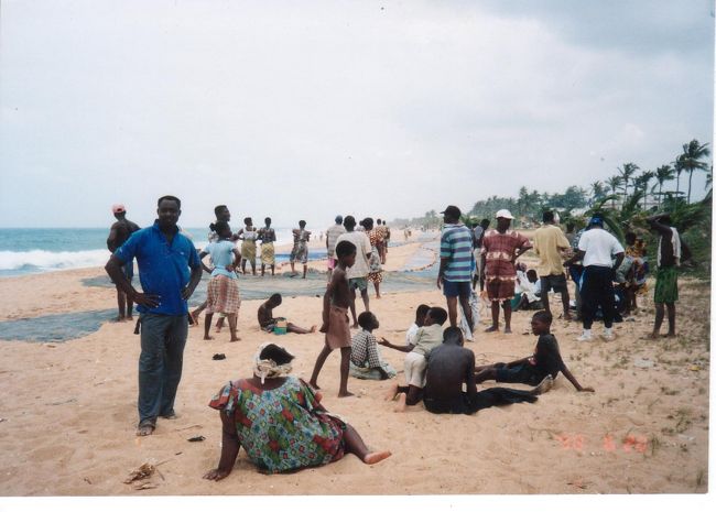 GHANA(BushTaxi)Lome(BushTaxi)BENIN;<br /><br />人殺し椰子の木；郷に入っては郷に従え；写真が撮れない