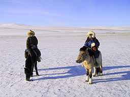 極寒のモンゴルでゲル生活、大雪原で乗馬を体験。<br />周りは何もないので寝る、食べる、馬に乗る、以外に何もない<br />本当のリゾート(？)満喫！<br />お金も使えず今までで一番お金を使わない旅となりました。<br />本当に楽しかった?！<br />こちらに載せきれない写真やモンゴル土産、<br />ツアーの金額、民族衣装のレンタル、世界遺産のことなど。