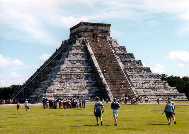 メキシコユカタン半島のチチェンイッツアの遺跡です