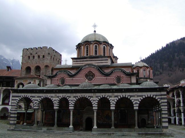 ２００４年４月にルーマニア、ブルガリアへ旅行した際、憧れだった世界遺産・リラの僧院を訪問した時のアルバムです。<br />旅行記に興味のある方は下記サイトをご覧下さい。<br />http://cassisvanilla.inukubou.com