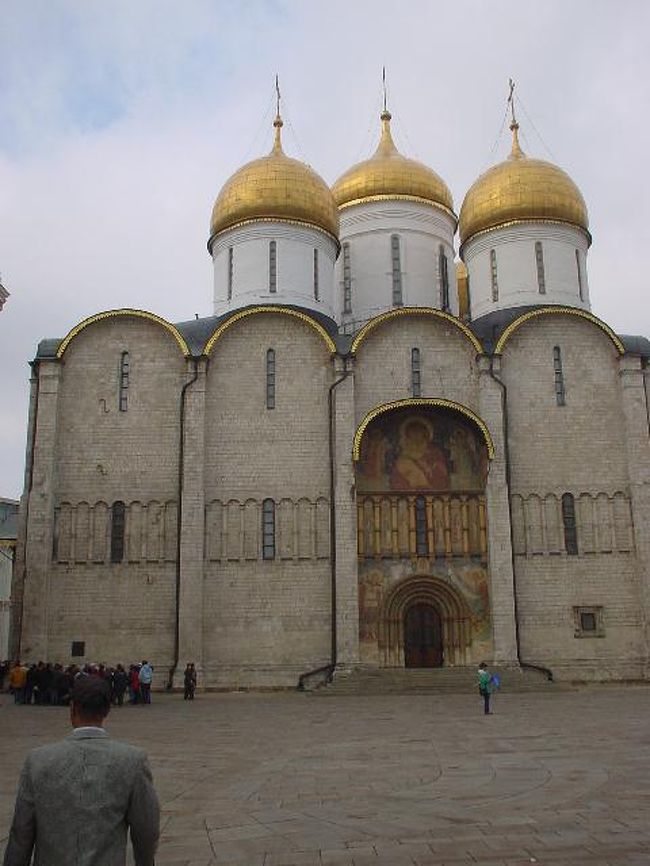 この金色の建物、いいなぁ〜っ(^-^)<br /><br />ウスペンスキー大聖堂です！
