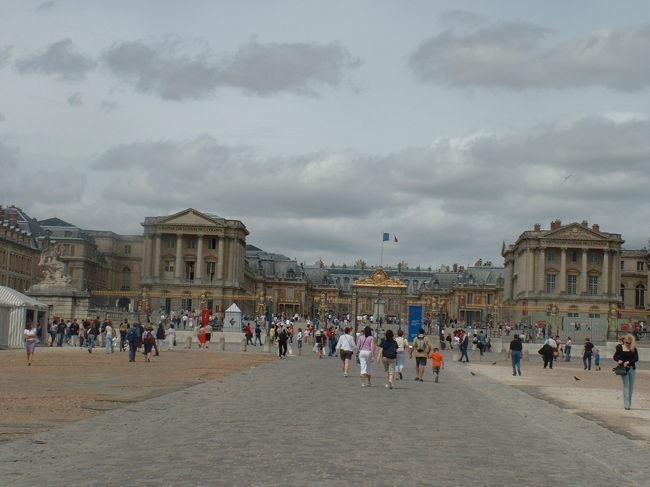 ヨーロッパ初めてのドライブ旅行、最初はベルサイユ宮殿に行きました。