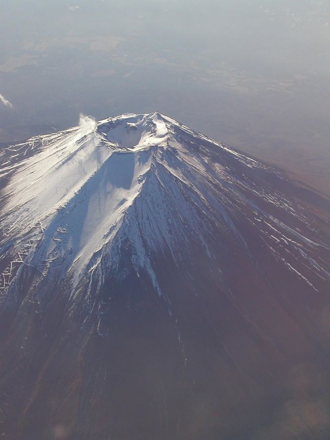 あけましておめでとうございます。<br />空から眺めると、いつもの町が別に見えてきます。よくよく拡大してみると、とんでもないものが見えて驚くことがあります。東京都としましたが、全国で撮れたものを加えました。富士山がやはりきれいです。