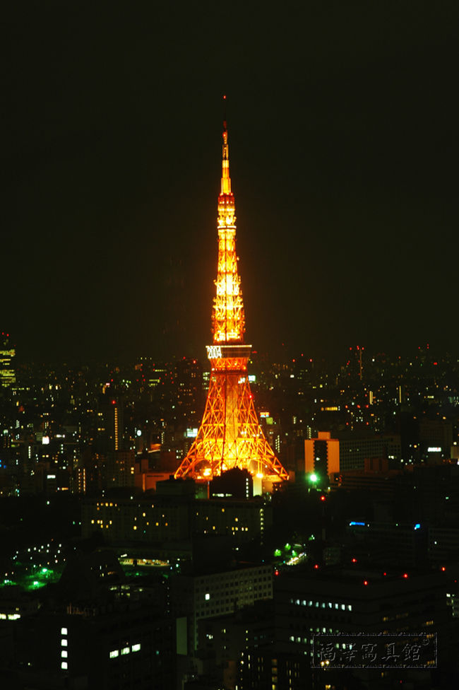 ２００４年から２００５年の年末年始は汐留に過ごしますから、東京タワーは窓際の風景だ。