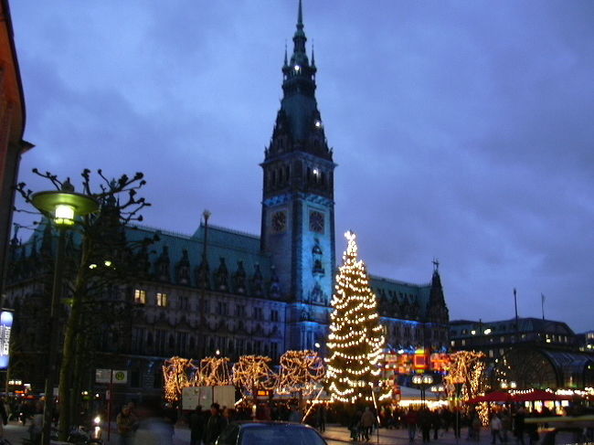 クリスマスマーケットが見たいという親からの依頼で。。。けど５日しかなかったので、ドイツの北側に４泊の日程で出発！！！　