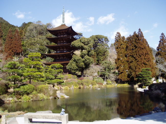 瑠璃光寺のガイドで欠かせない決まり文句の一つ、それは「日本の三名塔」。<br />京都醍醐寺、奈良法隆寺、山口瑠璃光寺の五重塔は建築学的に見ても、非常にスタイルがいいそうなのです。<br />と、観光ボランティアで言ってはいるものの、実は醍醐寺に行ってなかったもので、実物を見に行くことにしました。<br />せっかくなので法隆寺にも足を運んで、ついでに瑠璃光寺にも行って、三名塔ひとめぐり。<br />２月１１日　醍醐寺<br />２月１２日　法隆寺<br />２月１３日　瑠璃光寺