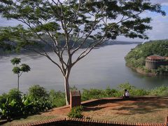 川の向こうのパラグアイ