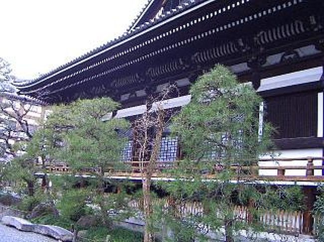 ２月２４日１泊で京都に出張。<br />ホテル近くの本能寺周辺を散策。<br />朝８時頃で、人も少なく、静寂な空間を楽しむ。<br />