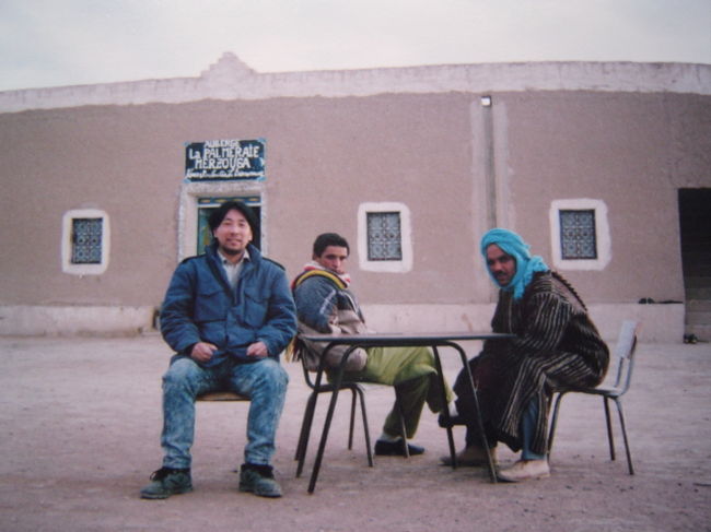 <br />砂漠が見たくて<br />モロッコへ行った。<br /><br />サハラ砂漠で、<br />駱駝に乗り、歩き、<br />風の音を聞いた。