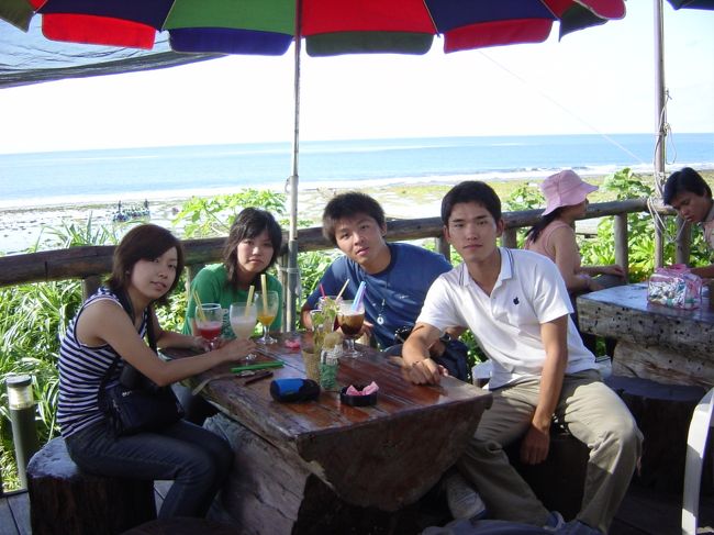 2004年9月15日〜21日まで台湾を一周する旅を友人4人でした。<br />俺は3回目の台湾でみんなをガイドしたみたいな感じ。<br />台北→タロコ→緑島→台北2泊（俺だけ）<br />本当は1週するはずではなかったけどなんか、飛行機に空席がなかったりしたため仕方がなく一周してしまった。<br />台湾のバス網はすばらしい。