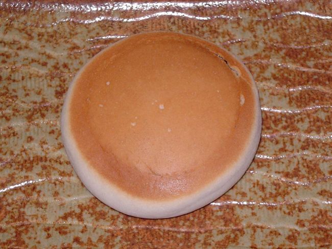 いかの為に呼子まで行った私ですが、職場への土産は佐賀名物「まるぼうろ」と決めておりました。<br />そういうのが大好きなおじさまがたくさんいるからです。<br />(まあ、関東でも買えるけどね)<br /><br />それはさておき、現地で食べた&手に入れた別の銘菓をご紹介します。はい。<br /><br />←しゃっしんは一体?
