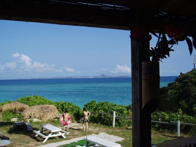 ず〜っと行きたいと思っていた沖縄。大学の友達と5人で去年の夏休みに行って来ました☆二泊三日で飛行機、ホテル、レンタカー全て込みで3万円でとても安くしかもホテルの朝食も美味しく全てが楽しい旅でした^^!!カーナビを使うのも初めて、初めて食べる沖縄料理もたくさんあり、また今年の夏も行こうとみんなで計画中です♪思い出を振り返ろうとちょっと旅行記にまとめてみました^^☆