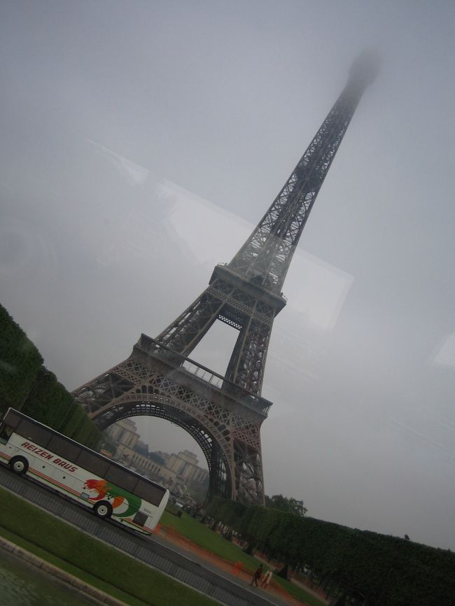 初パリです。いきなり個人旅行だったのでちょっと不安でしたが、楽しかったです！！おすすめレストラン等是非ご参考にしてください。