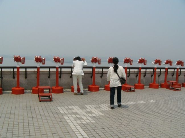 今日は少し北へと足を伸ばしてオドゥ山統一展望台へ。北朝鮮の端っこを見に行くことにしました。トータルの旅日記はこちらへ→　http://www.geocities.jp/yan_fao/seoul2005.html