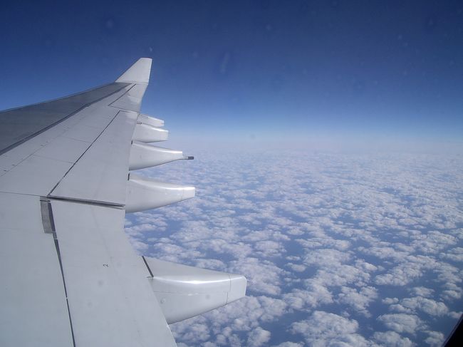 今まで色んな所に旅行に行って、色んな景色を見てきました。<br />飛行機から見る景色は、またステキ☆<br />普段見れない景色が見える♪<br /><br />そんな写真を集めてみました。世界の色んなところからの風景なのでテーマは「世界一周」で。。。随時、更新します。。。