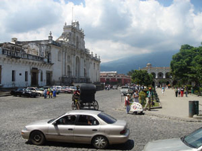 コスタリカに住んでるので、週末を利用して3泊4日でグアテマラ旅行しました。<br /><br />行った所は、アンティグアとパナハッチェル。
