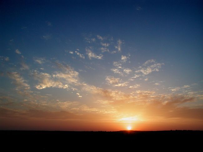 2005年は、４月から９月まで敦煌滞在をしていますので、友人が来たりした時に、有名所へ出掛けて写真を撮ったりしています。<br />今回は「陽関」に朝日を見に出掛けて来ましたので、その時の様子をご覧下さい。