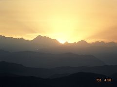 ネパール･･･?（ナガルコット　遠くヒマラヤに日は昇る）