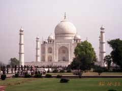 インドの旅（２）・・世界いち美しい白亜の霊廟タージ・マハルを訪ねて