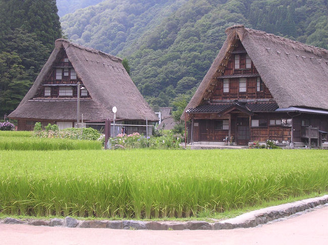 8/21(日) 南砺→五箇山→白川郷→平瀬温泉<br />8/22(月) 平瀬温泉→御母衣湖→白鳥