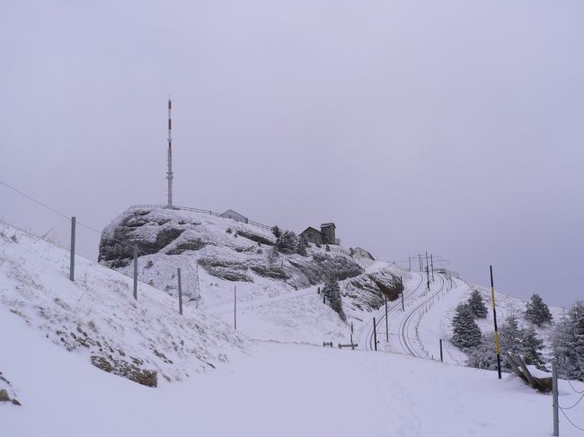 滞在先のスイス・バーゼルから、リギ山・ルツェルンへ旅行しました。前日は大荒れの天気で、非常に強い風が吹いて一気に冬がやってきました。