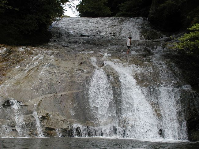 養老渓谷を少し行った所に粟又の滝があります...<br />別名　上総養老の滝