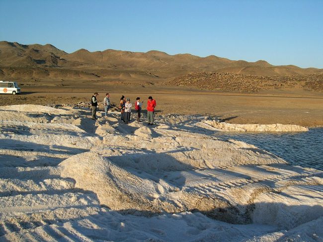 塩の採掘跡にて写真休憩 <br />海のそばだが岩塩だとのことです<br /> 