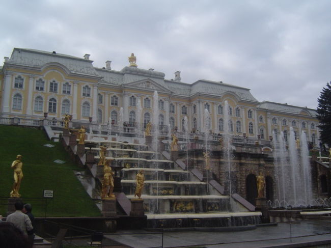 <br /><br /><br />サンクトペテルブルグには、冬の宮殿（エルミタージュ国立美術館）<br />夏の宮殿（ピョートル宮殿）、エカテリーナ宮殿など多くの宮殿がある。