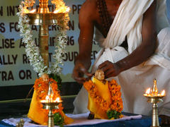 インド・ヒンドゥ教の聖地。Ｐｕｊａ（儀式）について