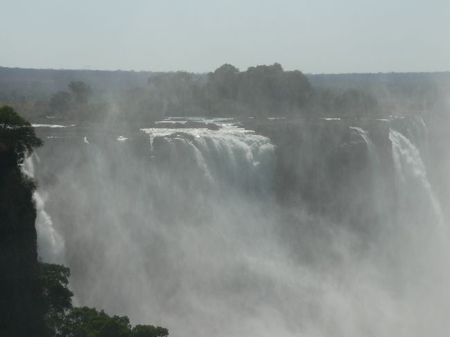 ジンバブエの旅（２）・・ザンベジ川クルーズとビクトリアの滝を訪ねて