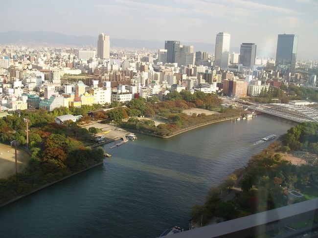 お天気に恵まれたので、大阪の友人の案内で箕面方面にドライブに行きました。　今夜の宿泊は「帝国ホテル大阪」インペリアルフロアーです。