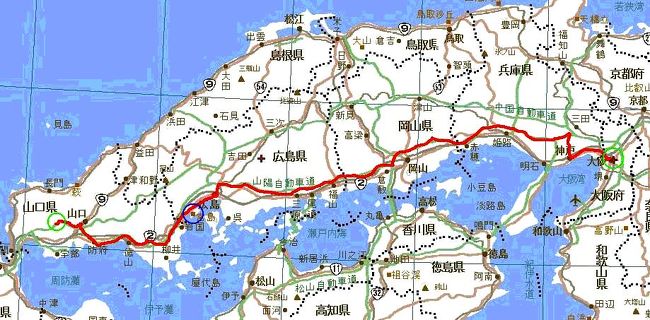 ◆旅跡（タビアト）◆<br />■１日目（2002/1/15）：大阪～岡山～広島<br />■２日目（2002/1/16）：広島～下関～別府～阿蘇<br />■３日目（2002/1/17）：阿蘇～熊本～鹿児島～博多～山口<br />★４日目（2002/1/18）：山口～広島～大阪<br /><br />４日目、山口～広島～大阪。<br /><br />山口をあっさりパスすると、９時半くらいに宮島口到着。<br />今日はすっかり天気も回復し、宮島口からでも大鳥居がはっきり見えるくらいやった。<br /><br />フェリーに１０分ほど揺られ、対岸の宮島へ。<br />さすが日本三景の一つ、安芸の宮島。<br />すっげーきれいなとこで、なるほど～そら日本三景とも呼ばれるよって感じやった。<br /><br />宮島から戻ると、お好み焼きを食べるために広島市内へ。<br />創業５０年の老舗の店を選んで行くと、ここのお好み焼きがめちゃめちゃうまかった！！<br />広島風のお好み焼きもなかなかやるね～。<br /><br />そして１２時半過ぎ、満腹で広島を出ると、あとは大阪に向けて大爆走。<br />けっこう余裕やとか思っててんけど、何とか帰り着いたんはタイムリミットやった１７時の８分前。<br />途中、１６０ｋｍとか出したりもして、いろいろやばかった～。<br /><br />てことで、４日間の旅も無事終了。<br />初めて行くとこばっかで、ひじょーに充実した４日間やって、めちゃめちゃ楽しかったよ♪<br /><br />（日記はこちら）<br />http://atsu.d.dooo.jp/roaming/kokunai/01_westjapan/ketsu/ketsu.htm