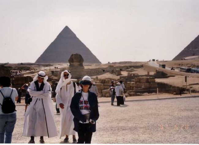 1997年６月２７日〜１１日間を　紅海シャルム・エル・シェイクのダイビングをかねてのエジトプト遺跡巡りをした懐かしい思い出が有ります。今回、記すことに決めたのは、カイロの考古学博物館内は撮影禁止になっていると聞いたからです。　　　　　　私が行ったときは、ストロボは禁止されていましたが、ミイラ館以外は撮影出来ました。　　　　　<br />この頃はダイビングに夢中になっていて旅行もダイビングが主体でした。エジプトの紅海で潜ることに憧れて思い切って妹と２人で行くことに決めたのでしたガイドはカイロ以外は現地の人でした。英語もほとんど分からないのに　今思うと随分無鉄砲でしたね　でも今では懐かしく　もう二度とはできない経験です。　　ダイビングも、あれもこれもと大物がいちどきに現れ感動しましたが・・・エジプトの遺跡巡りは更に感動の連続でした。帰国してからもしばらくの間は古代エジプトの霊を連れて帰ったんではないか？と思うほど魅せられていました。　