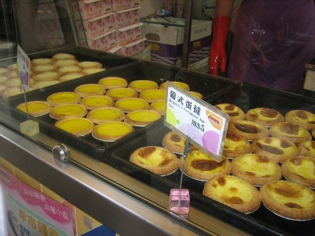 香港旅行記後編は食べ物の写真中心に。エッグタルト。写真右側のポルトガルエッグタルトがおいしいのだ。