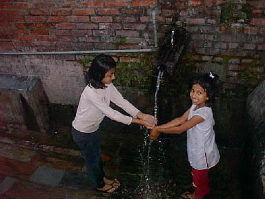 Nepal  ネパールってお祭りがいっぱ～い♪(5/14)　水にまつわる苦労