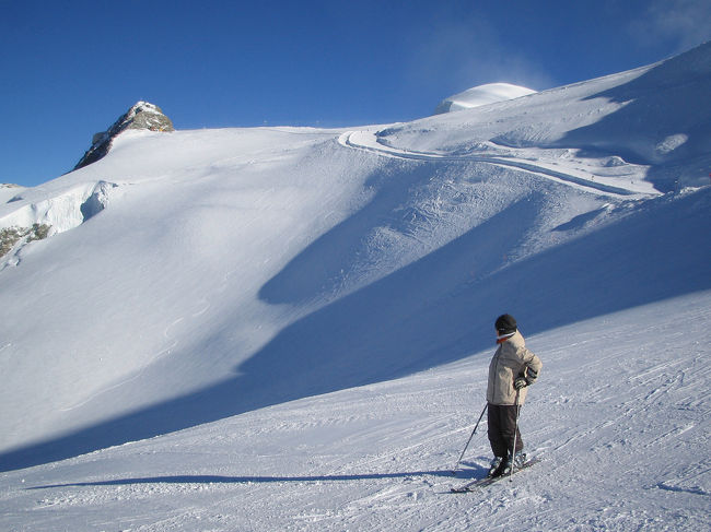 今年はツェルマットでのスキーを中心に、<br />チューリッヒ＞インターラーケン＞ツェルマット＞ジュネーブ<br />に行って来ました！！<br /><br />ツェルマットスキー編です！ <br /><br />＃ツェルマットスキーマップ<br />http://bergbahnen.zermatt.ch/d/skigebiet/