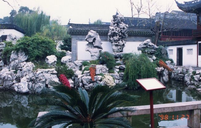 　1998年秋、上海の観光地豫園と玉仏寺を訪れました。