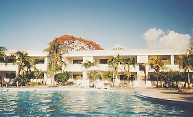 私が初めてサイパンに行ったのは１９９８年５月、火炎樹が満開の時でした。<br />泊まったホテルはチャランカノアビーチクラブ。サイパンらしさを満喫できる良いホテルです。<br /><br />【2006/7　サイパン・ホテル日航編】ＵＰしました見てね(^^)/~~~<br />http://www.saipan2.pccreate.biz/<br /><br />【2005/11　サイパン・グランドホテル編】<br />http://www.k3.dion.ne.jp/~pcc/1.htm<br /><br />【2005/6　グアム・ホテル日航編】<br />http://www.guam1.pccreate.biz/guam1.htm