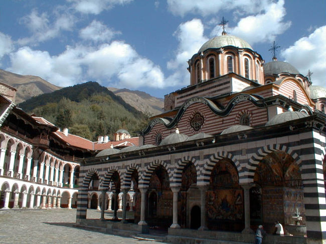 欧州出張時、仕事の合間に週末が空いたので、リラの僧院を見にブルガリアへ飛んだ。限られた時間で回るため、車とガイドをチャーターした。<br /><br />続く