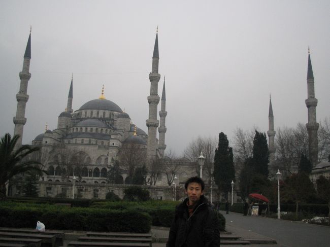 トルコ観光の最初はスルタンアフメット地区。<br />どこもかしこも寒くて、パスターネでのチャイがとてもありがたかったです。