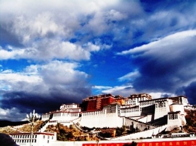 中国の旅で、一番衝撃的だったのがチベット。<br />いつか絶対、もう一度行こうと思っています。<br />あの感動を伝えられたらいいなぁと思いつつ…
