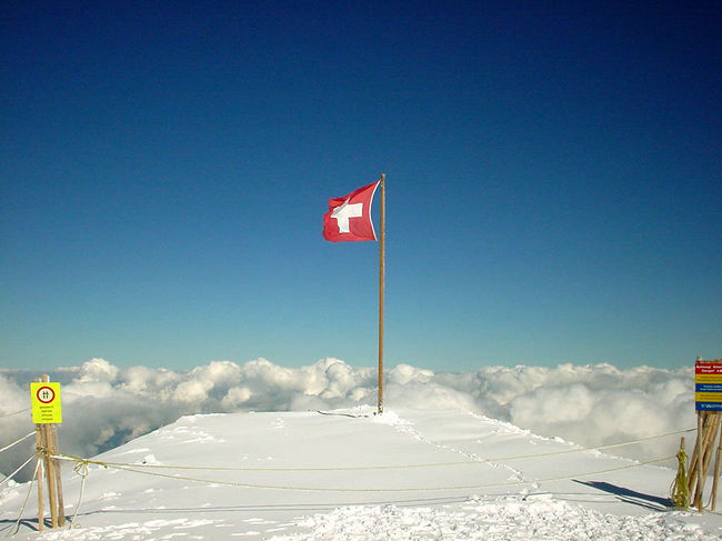 3大名峰をたずねて。まずはスイスのユングフラウ観光<br />ジュネーブからルッツェルン経由グリンデルワルドへ。<br />翌朝、登山列車にて標高3,454mのユングフラウヨッホ駅へ！<br />天候にも恵まれ大パノラマを満喫した。