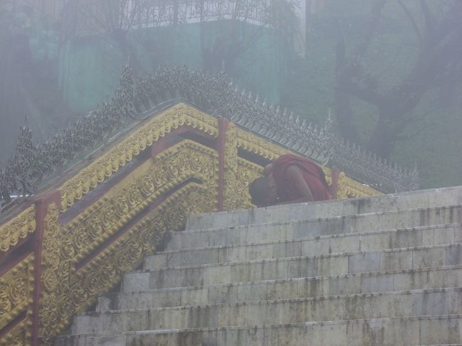 社会人の短い休みを使って、一人気のままミャンマーを楽しんできた旅模様です。（４）<br />チャイティーヨー編 