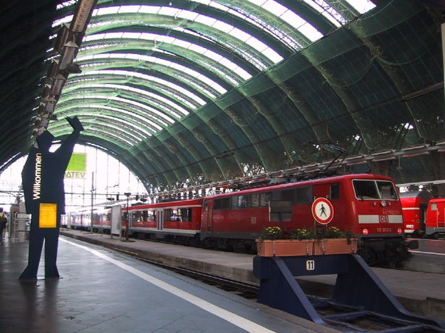 南回りでドイツに到着。<br />夏休みという事で、ホテルとレンタカー、列車の確保はしましたが、毎日、どの都市に行くのかは未定<br />さて、どんな旅行となるのか・・・。
