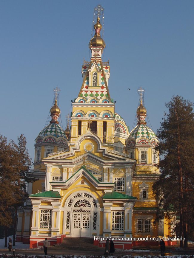 カザフスタンの元首都アルマトゥです。<br />表紙の写真は、1904年(日露戦争開戦の年！)に建立された木造のゼンコフ正教教会(Zenkov Cathedral)。アルマトゥの町を破壊しつくした1911年の大地震でも倒れなかったそうです。<br />